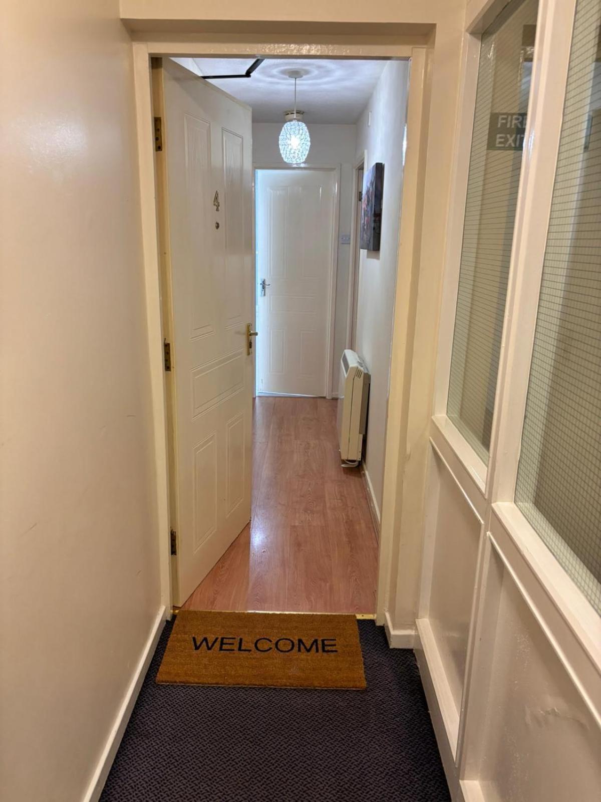 Lovely 2 Dbl Bed Apartment Near Heaton Park And North Manchester Hospital With Parking Exterior foto