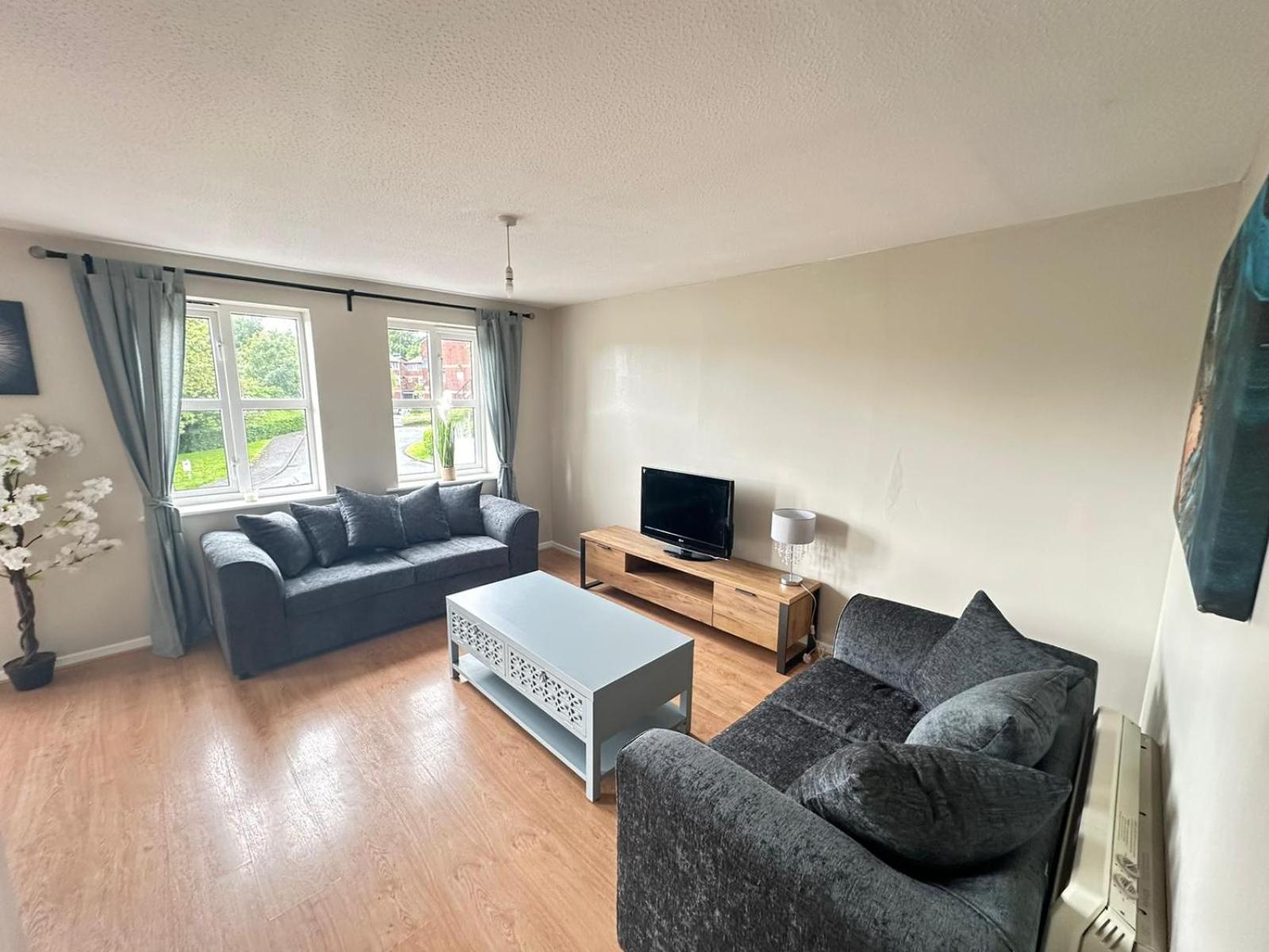 Lovely 2 Dbl Bed Apartment Near Heaton Park And North Manchester Hospital With Parking Exterior foto